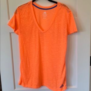 V-neck tee-shirt with blue stitching